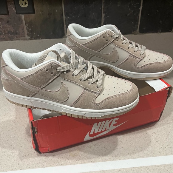 Women’s Nike Dunk Lo Sneakers. New with box. Womens size 9.5. Men’s size 8 - Picture 4 of 4